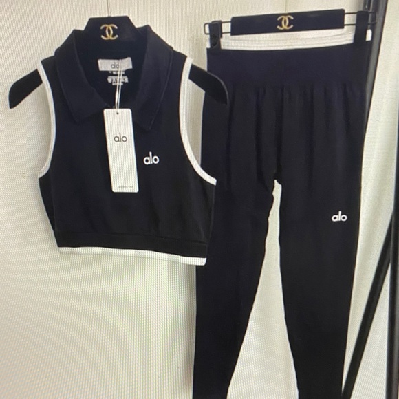 ALO Yoga Pants - ALO Yoga Black and White Women's Leggings Set